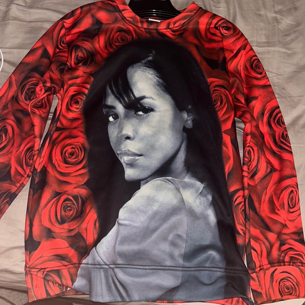 AALIYAH  long sleeves sweatshirt with red rose design